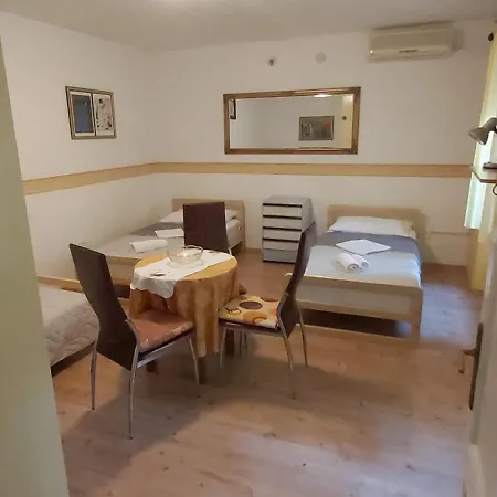 Auberge de jeunesse Room-ivann