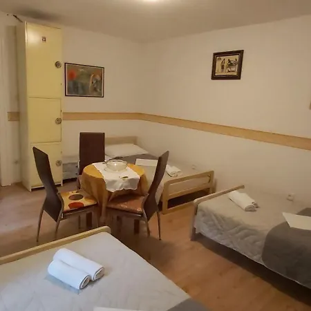 Room-ivann Auberge de jeunesse